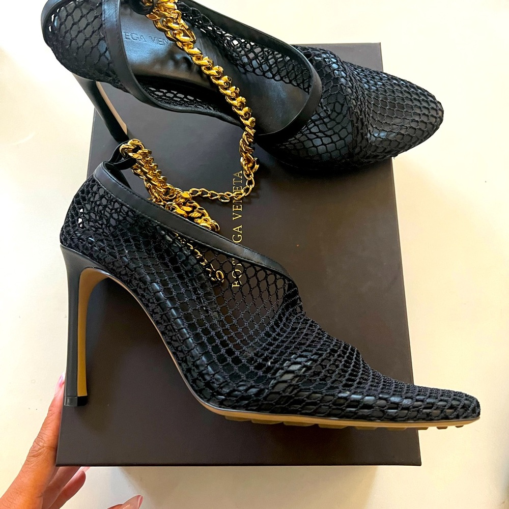 Bottega Veneta chain-embellished mesh and leather pumps